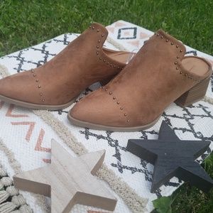 Crista Womens Studded Pointy Toe Mules